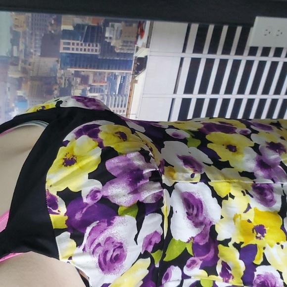 Woman's floral dress. Size 12 - Picture 2 of 4